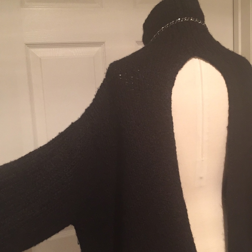 🍃❤️ Protagonist Sweater - Picture 3 of 5